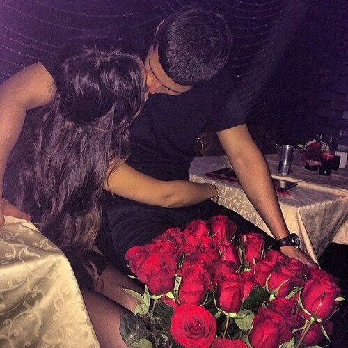 Настоящий мужчина должен дарить своей любимой цветы, хотя бы просто потому, что она есть в его жизни.❤
